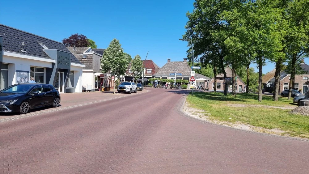 Hoofdstraat in Rolde