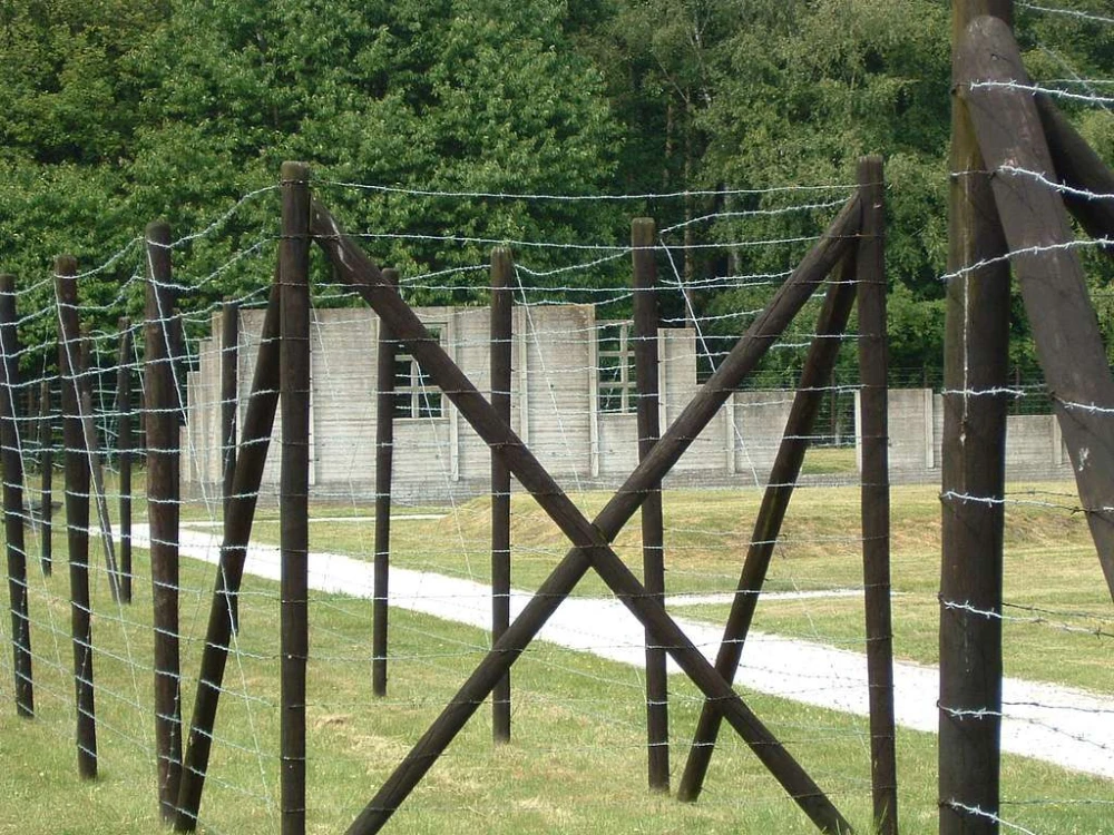Reconstructie van hut op Kamp Westerbork