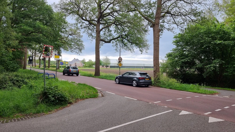 Crossroads Asserstraat / Tumuliboslaan, Rolde