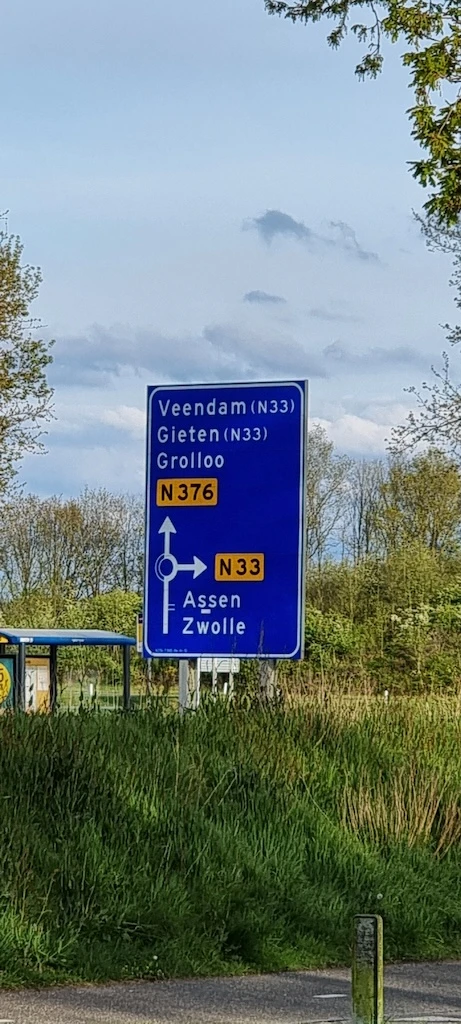 Verkeersbord richting N33